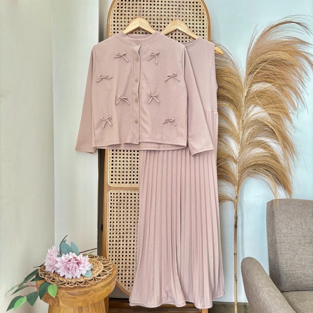 Diankp22's tweet photo. Cardigan &amp; dress plisket dengan bahan lembut,adem,nyaman dipake 🥰

Review real klik disini 👇🏻

📎 https://t.co/UZFwA66Iuy

#fypfoto #dresscantik #dress #ootdhijab #ootdstyle #fypreel #hijabfashion https://t.co/bDJXZAtHU5