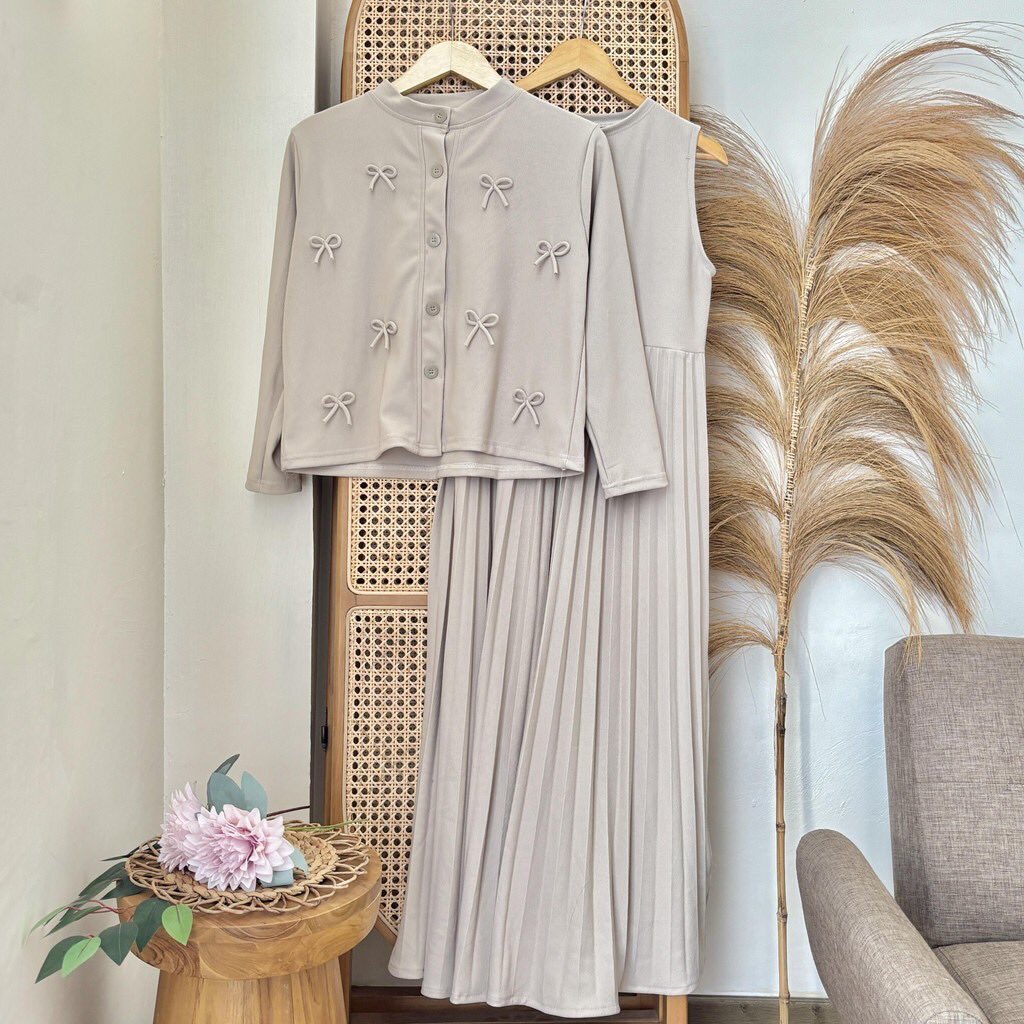 Diankp22's tweet photo. Cardigan &amp; dress plisket dengan bahan lembut,adem,nyaman dipake 🥰

Review real klik disini 👇🏻

📎 https://t.co/UZFwA66Iuy

#fypfoto #dresscantik #dress #ootdhijab #ootdstyle #fypreel #hijabfashion https://t.co/bDJXZAtHU5