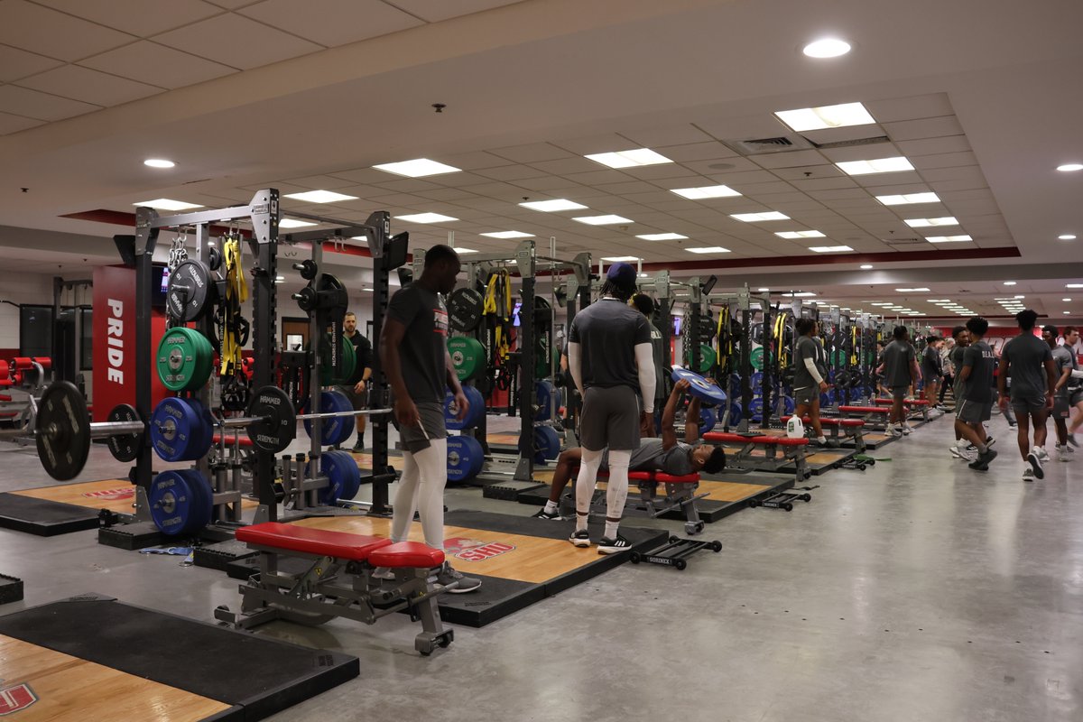 Friday reps 💪

#WeAreSHU🏈| #DEAL | #SHUGRIT