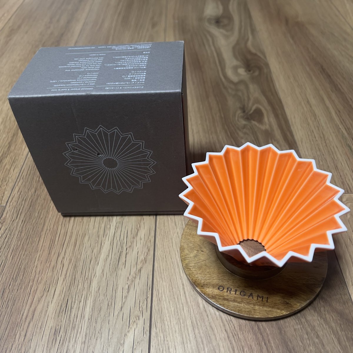 ORIGAMI ドリッパー

使用してみました

今回はカリタのウェーブフィルター
★次回はハリオV60用を
インドネシア🇮🇩 バリアラビカ神山AAA

深めなリプが20個ありお湯の抜けは良い
抽出スピードの調整はV60同様に可能

味わいはクリアになり苦味やコクが薄い様な
またまだ色々試す必要ありてすね