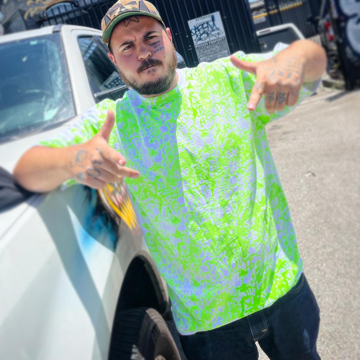 shithed06's tweet photo. Who knows this shirt that Asspizza/Austin Babbit is wearing? Shits fire ima need the brand name😂🔥💯 https://t.co/pnULYLsg11