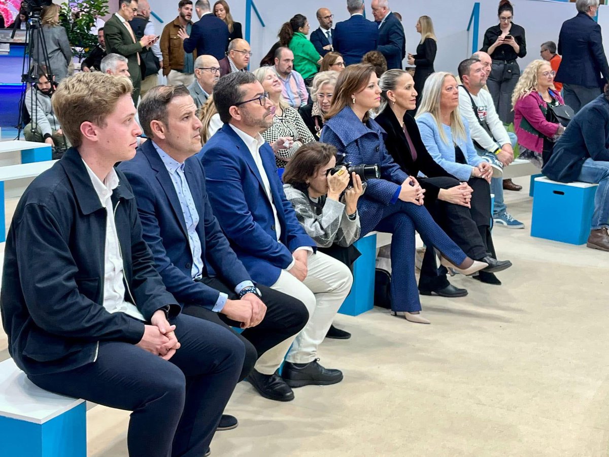 Jose_CostasC's tweet photo. Hoy he acompañado a nuestra alcaldesa, Cati Herrero, en #Fitur2025 junto a mis compañeros Toñi Soler, Mercedes Bernal, Juan Manuel Soler y Sergio Linares.

Fortuna con el lema “Fortuna todo el año, cuida lo esencial”, mostrando al mundo todo lo que nuestro municipio ofrecer. https://t.co/vDqUPPq9JE