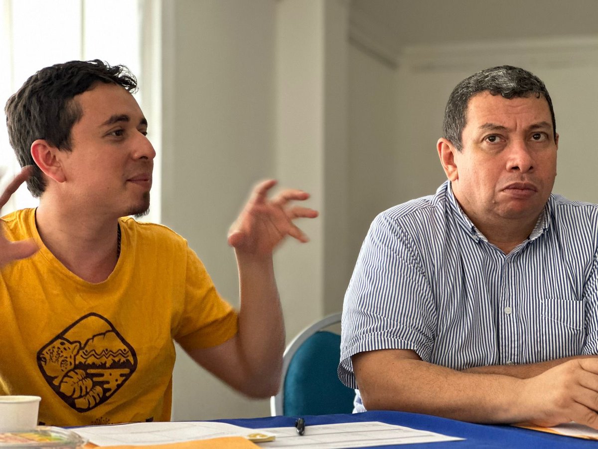VoragineCo's tweet photo. 1/5🧵
La #EscuelaVorágine está en Villavicencio con el taller “Técnicas para investigar delitos ambientales en la Amazonía”, un espacio para seis periodistas y generadores de contenido de Meta, Caquetá y Guaviare, del que resultarán historias que se publicarán en @VoragineCo https://t.co/J4GyDRLLRY