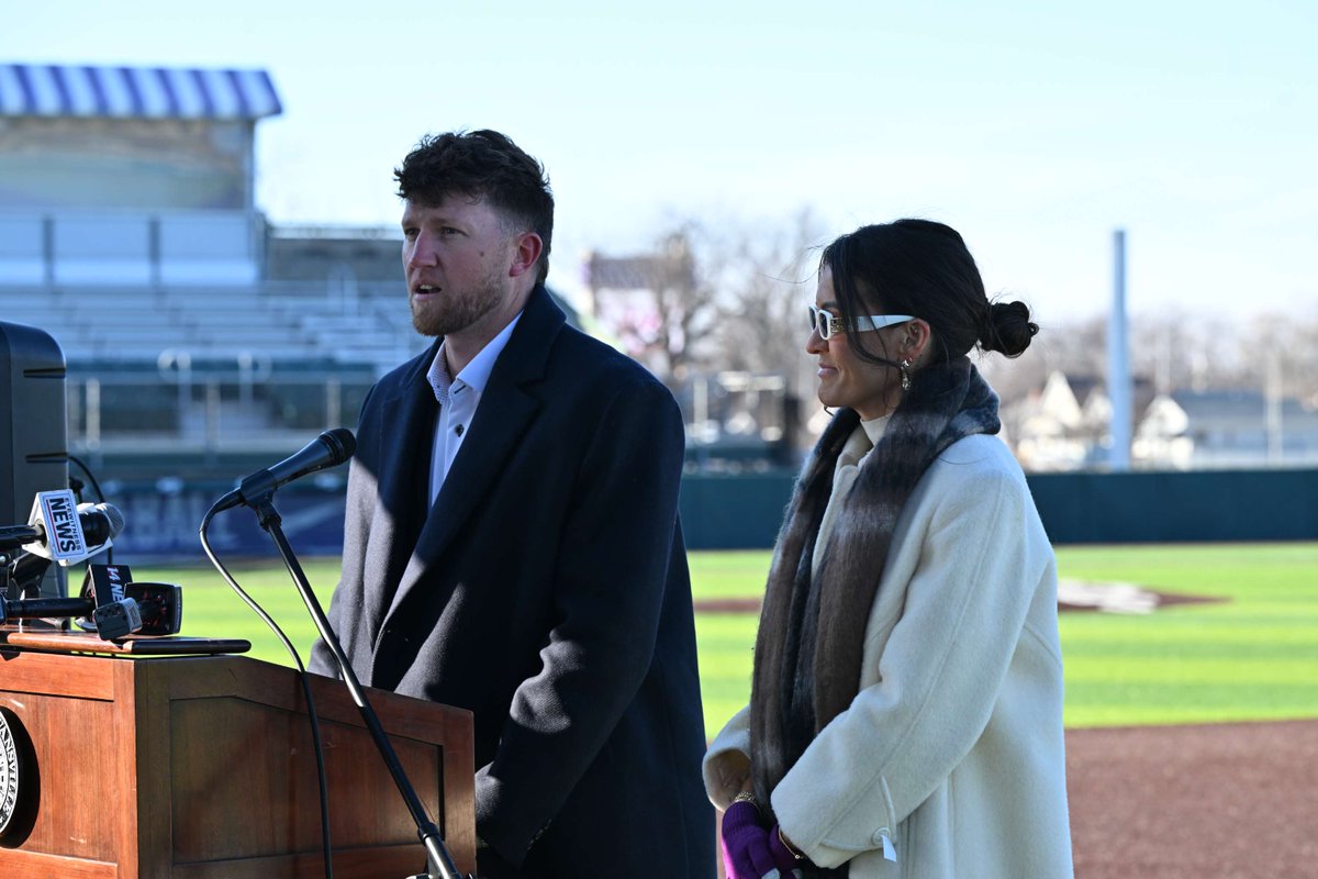 UEAthleticsBASE's tweet photo. We were so happy to welcome back alums Kyle ('15) and Ashley Freeland ('15) for the Freeland Clubhouse Groundbreaking this afternoon! The project is expected to be completed by the end of 2025. 

📰: https://t.co/KjBJVpYWL9
⚾ #ForTheAces https://t.co/Ck24uItEIr