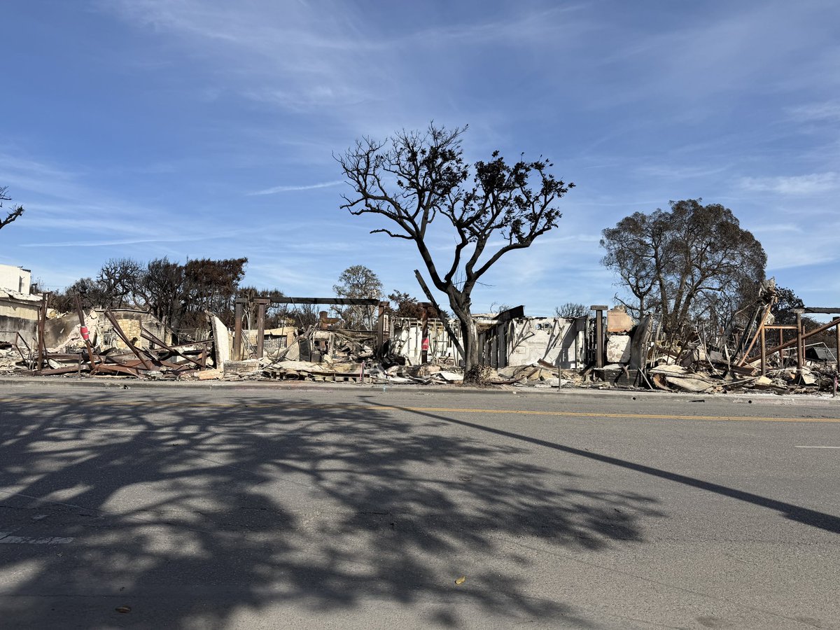 Sitting on #SunsetBoulevard in #PacificPalisades waiting for #DonaldTrump as security sweeps the area <a href="/ocregister/">O.C. Register</a> <a href="/ladailynews/">L.A. Daily News</a>