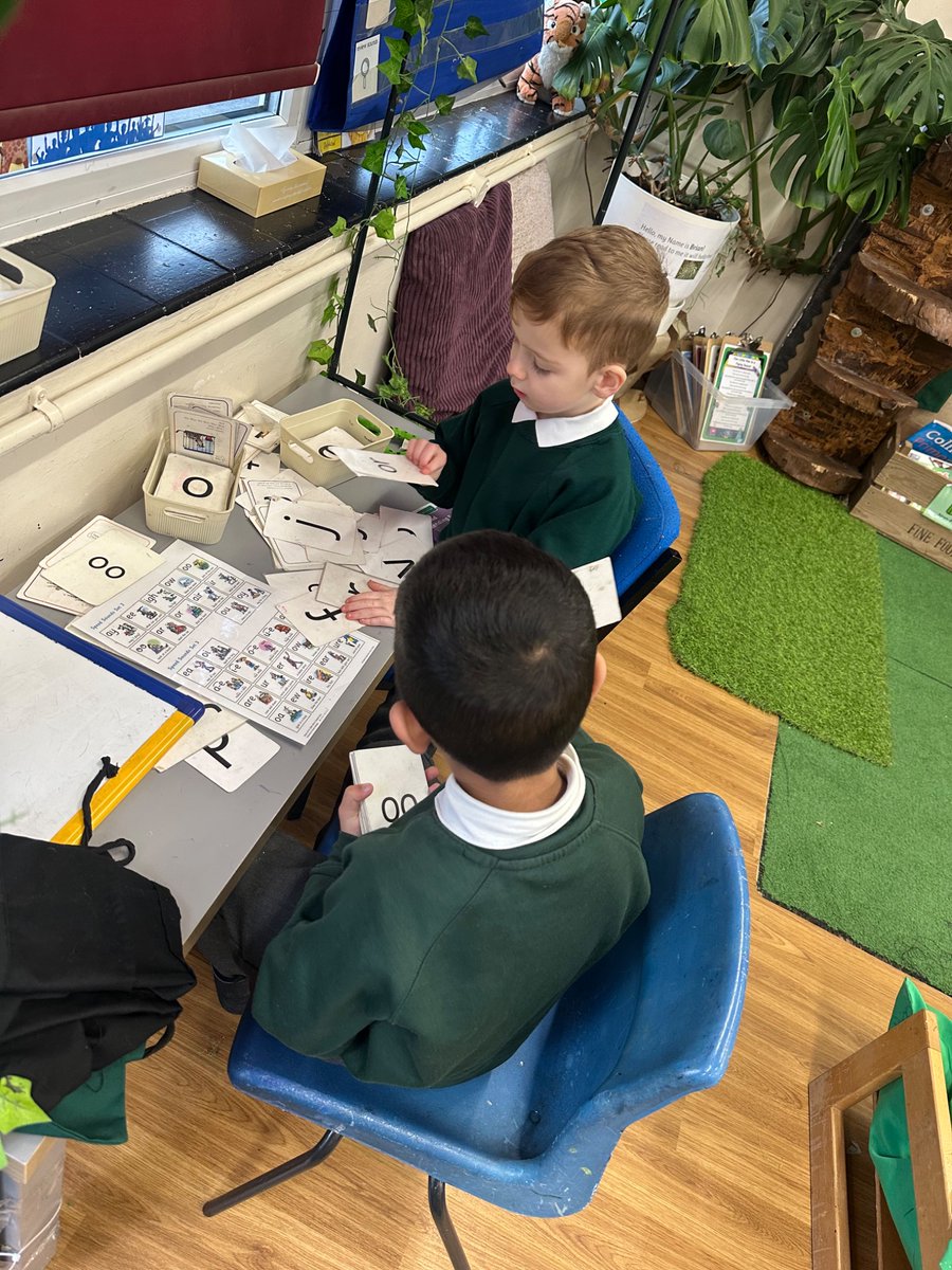 BentleyWestWS2's tweet image. When the children choose to apply
their knowledge from RWI into continuous provision! #BWreception 📚