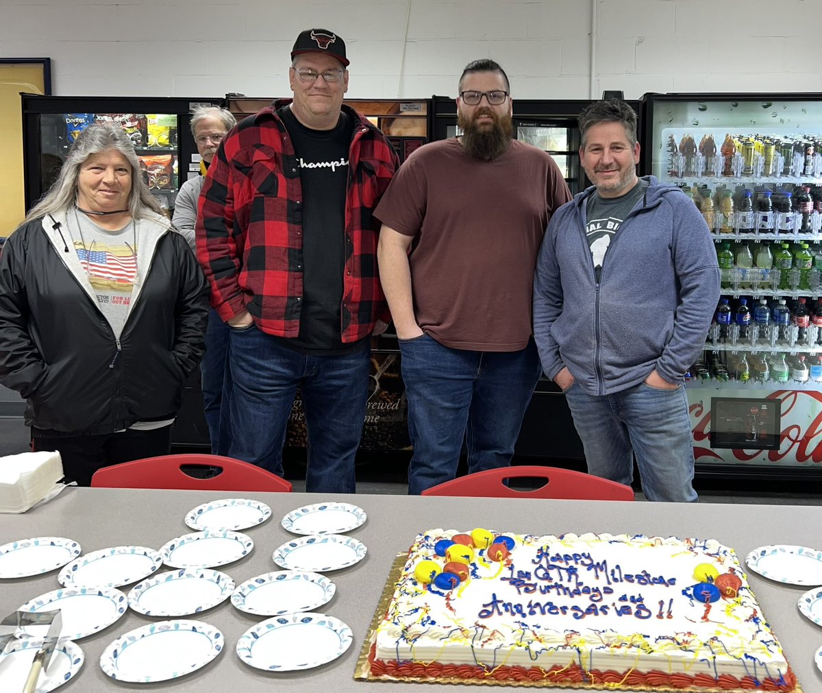 MalishCorp's tweet photo. #FunFactFriday Last week, we celebrated our quarterly milestone birthdays &amp; work anniversaries with some delicious cake! We're proud to recognize our hardworking team members &amp; their special milestones every quarter. #TeamCelebration #EmployeeAppreciation #Cake #MalishCorp https://t.co/I0YqbcqLum