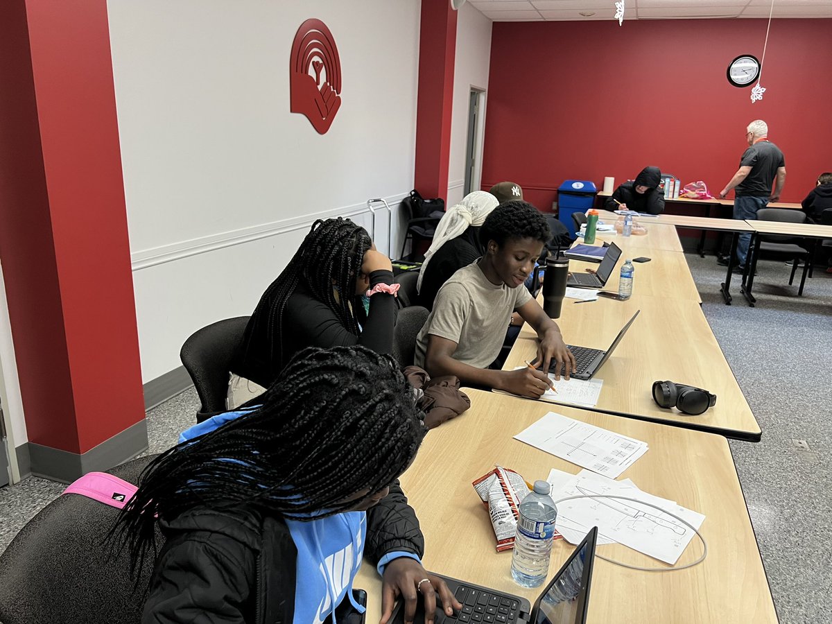 lgileshayes's tweet photo. This is what 4pm on a Friday looks like at @UnitedWayWECK HQ. So proud of our #OnTracktoSuccess students who are studying hard for their exams. https://t.co/ir2a7aU9G7