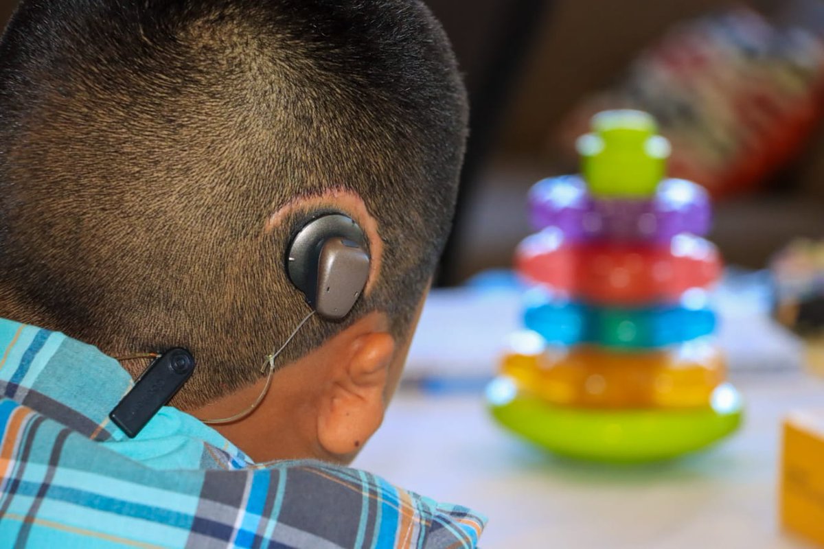 Los niños del Centro de Audición y Lenguaje que recibieron su implante coclear a finales del 2024🦻hoy participaron de la revisión y reprogramación de sus equipos. Esto como parte del seguimiento que brindamos para garantizar el buen funcionamiento de los implantes.