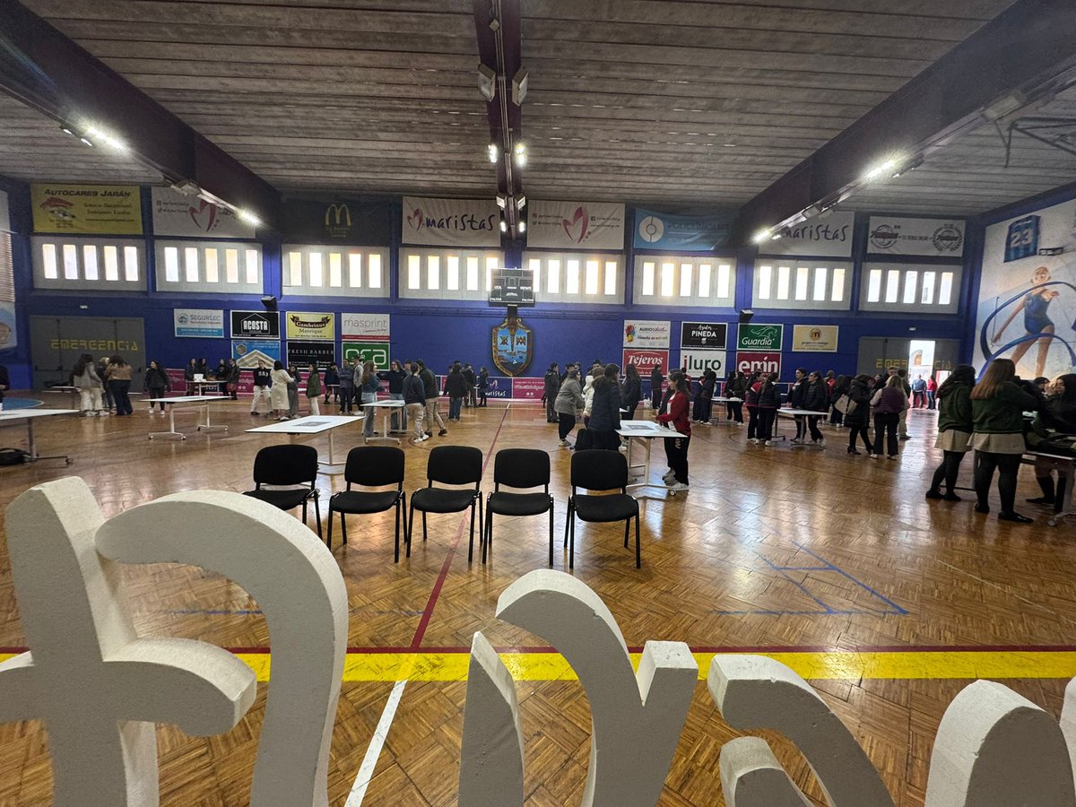 Mañana de #BusinessWorkshop en el colegio. Hemos desarrollado un evento con 5 colegios para fomentar la innovación emprendedora en alumnado de Economía y Emprendimiento de 4ºESO. Se ha trabajado a través del #MétodoLombard de #ImagineCreativeCenter.

#emprendimiento #innovación