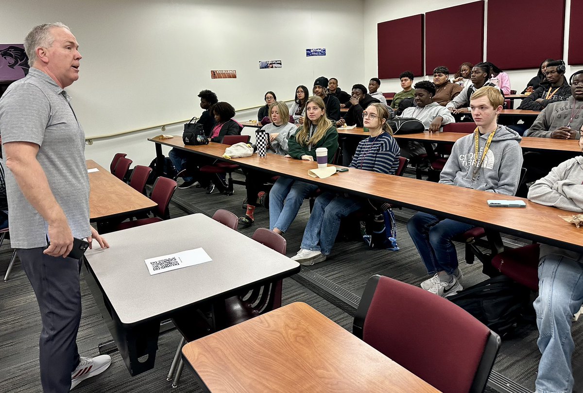 FCA representative Rob Bowsher shared a message this morning with the PHS Huddle from Ephesians 5:15-17 and focused on three insights from the verses: reflect, make the best use of time and understand God’s plan for you to live it out and avoid brainrot.