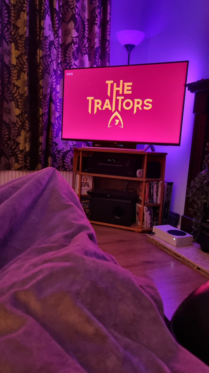 charleyeg's tweet photo. Visit to @SalisburyNHS today for a surgical procedure in DSU, and they're so efficient, they got me discharged and home in time for #TheTraitorsUK final 😆 Seriously though, fab staff on that ward (and the theatre staff). Thank you for looking after me! ❤️ https://t.co/ub2ujforiw