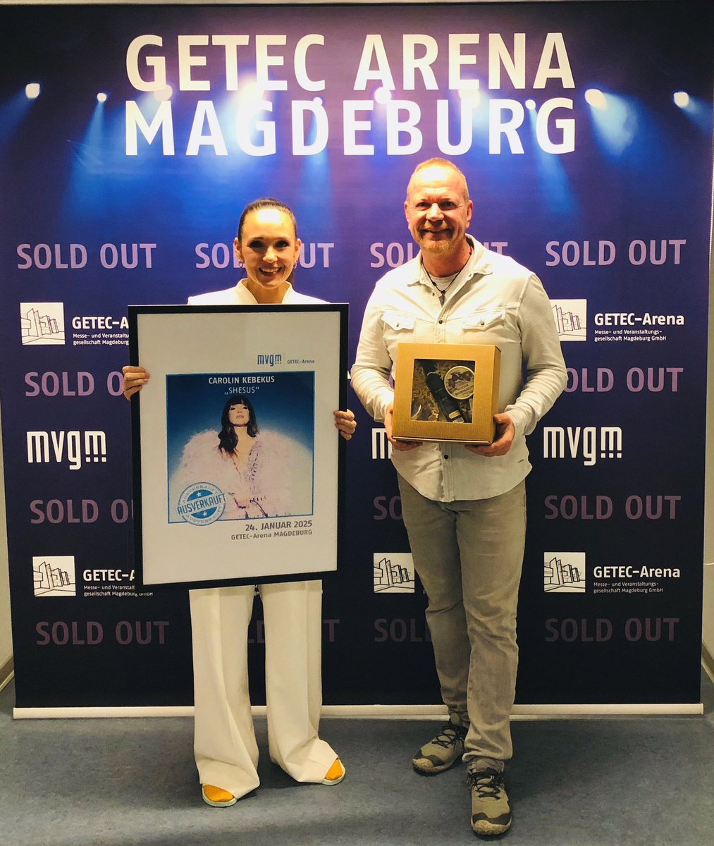 Halleluja! 🎤✨ Heute Abend hat Carolin Kebekus mit „SHESUS“ in der GETEC-Arena in #Magdeburg die Bühne gerockt – und wir hatten die Ehre, ihr den Sold Out Award zu überreichen! 🏆🌟
Danke, für diese unvergessliche Show!

#CarolinKebekus #SHESUS #SoldOut #GETECArena #MVGM #DeMVGM