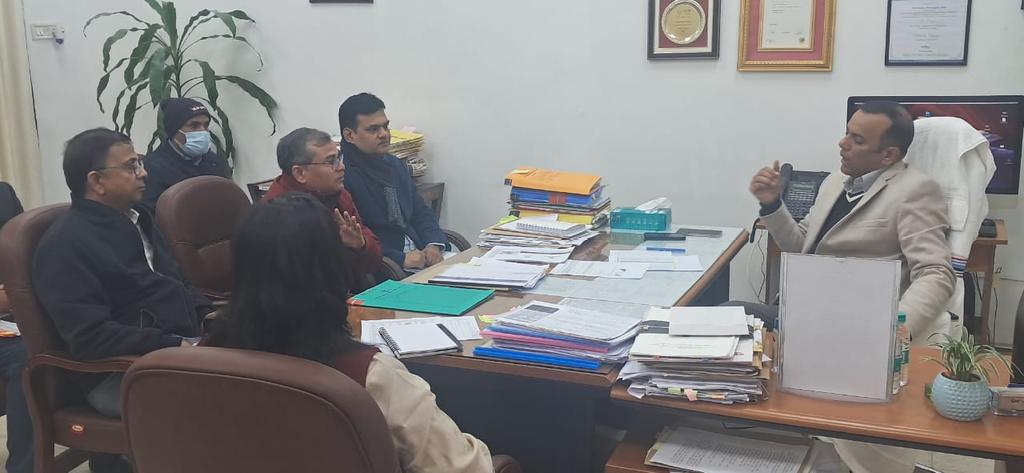 राज्य में #गेहूँ_अधिप्राप्ति व अन्य विषयों पर सहकारिता विभाग के सचिव श्री धर्मेन्द्र सिंह के साथ दि.24.01.25 को हुई बैठक में #भारतीय_खाद्य_निगम  की ओर से डॉ अश्वनी कुमार गुप्ता, कार्यकारी निदेशक(अंचल), श्री अमित भूषण,महाप्रबंधक(क्षेत्र)तथा बिहार सरकार के अन्य पदाधिकारी मौजूद थे।