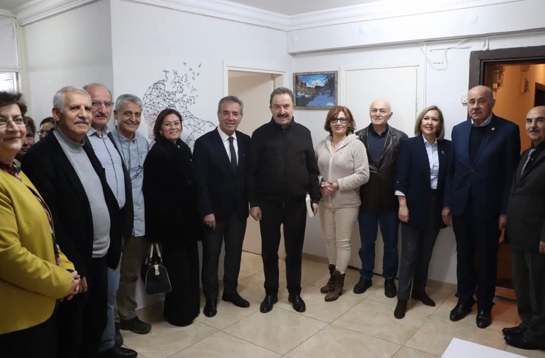 tlybkdgd's tweet image. Bugün, İYİ PARTİ Ankara İl Başkanımız  Sn. Dr . @YenerYILDIRIM06  bey ve yönetimi #Avaz Araştırma ve Strateji Merkezimizi  ziyaret ettiler.  Nazik ziyaretlerinden dolayı çok teşekkür ederiz..
@MDervisogluTR
@YenerYILDIRIM06
@sdeniz13
@AvazStrateji
Milletin 🇹🇷AVAZ&apos;I