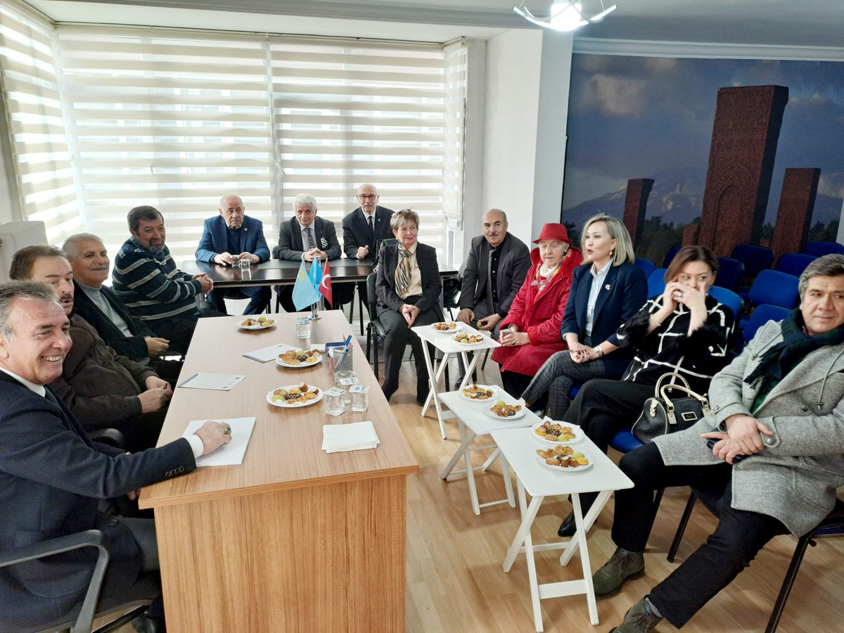 tlybkdgd's tweet image. Bugün, İYİ PARTİ Ankara İl Başkanımız  Sn. Dr . @YenerYILDIRIM06  bey ve yönetimi #Avaz Araştırma ve Strateji Merkezimizi  ziyaret ettiler.  Nazik ziyaretlerinden dolayı çok teşekkür ederiz..
@MDervisogluTR
@YenerYILDIRIM06
@sdeniz13
@AvazStrateji
Milletin 🇹🇷AVAZ&apos;I