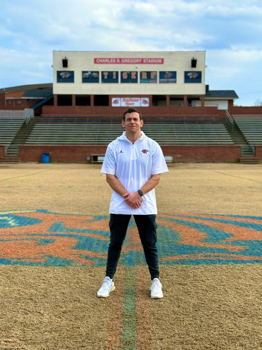 Randleman High School is pleased to announce Coach David Diamont as our new head football coach.  Press conference will be held on 1/28 at 6:30pm in the auditorium. Please come meet our new head football coach and welcome him to Tiger Nation!