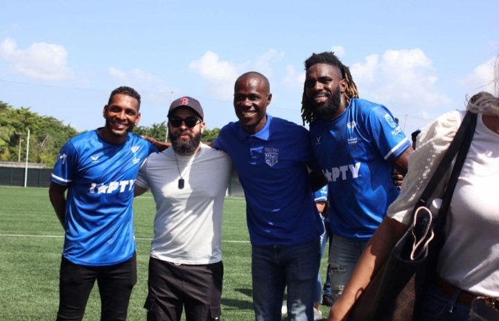 26 equipos representados por cerca de 400 niños de los corregimientos del distrito de Panamá se disputarán el torneo de fútbol <a href="/Estrellaazulpty/">Estrella Azul</a> del 3 al 23 de febrero de 2025.
Clasificarán los 2 mejores de cada grupo más los 4 mejores terceros.
Gran final, domingo 23 de febrero.