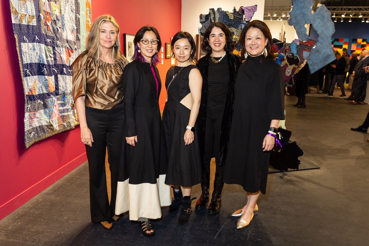 asianartmuseum's tweet photo. Dr. Soyoung Lee and the Asian Art Museum team kicked off @sfartweek at the @FOGFair preview gala, connecting with emerging artists and celebrating art and design that inspire and push boundaries.
#SFArtWeek #FOGFair2025 https://t.co/5c1ag8KxSB