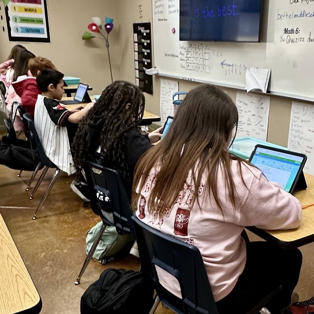 _BEMSHornets's tweet photo. ⚡️ IXL Lightning Jam Showdown in 6th grade math! ⚡️
Mrs. Weaver’s 1st period class challenged Mrs. Christmas's and Mrs. Tedder's classes last Friday and the competition was fierce! 🔥 Congrats to the winners: 1st place - Caydon, 2nd place - Disney, and 3rd place - Ivy! #bethebest https://t.co/nmk2DpVbXY