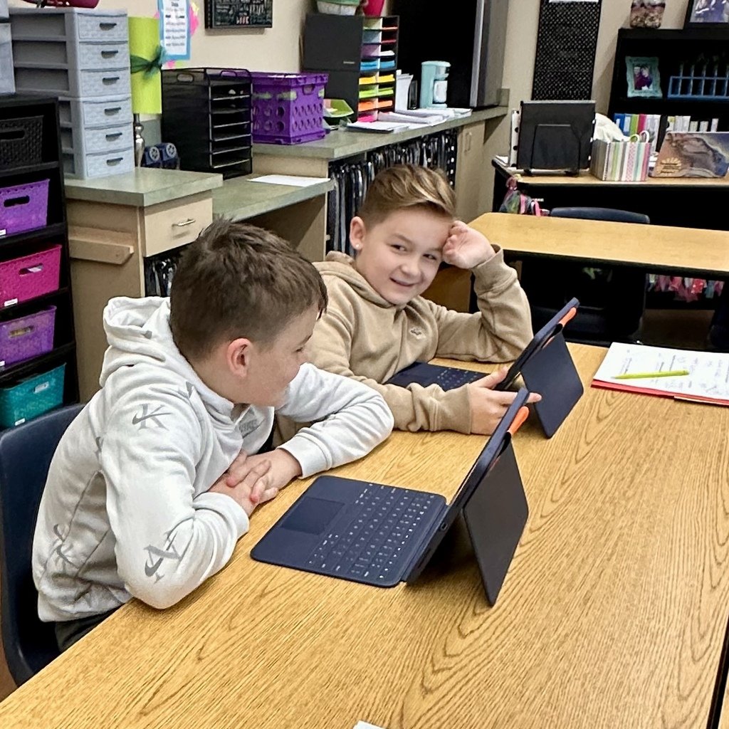 _BEMSHornets's tweet photo. ⚡️ IXL Lightning Jam Showdown in 6th grade math! ⚡️
Mrs. Weaver’s 1st period class challenged Mrs. Christmas's and Mrs. Tedder's classes last Friday and the competition was fierce! 🔥 Congrats to the winners: 1st place - Caydon, 2nd place - Disney, and 3rd place - Ivy! #bethebest https://t.co/nmk2DpVbXY