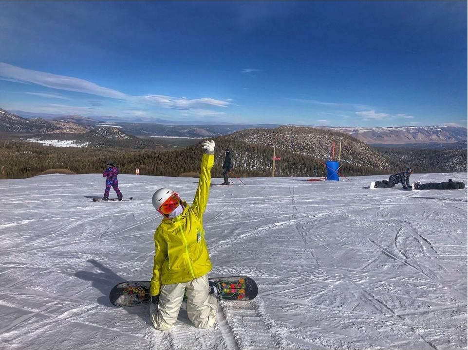 SelenaC28206's tweet photo. "Living for the thrill of the slopes and the beauty of the mountains. 🏂❄️ Nothing beats this rush! #Snowboarding #WinterVibes #MountainLife #ShredTheGnar #NatureEscape #WomenWhoShred #AdventureAwaits #FreshPowder #ScenicViews #OutdoorLife" https://t.co/kLtGvjcd3m