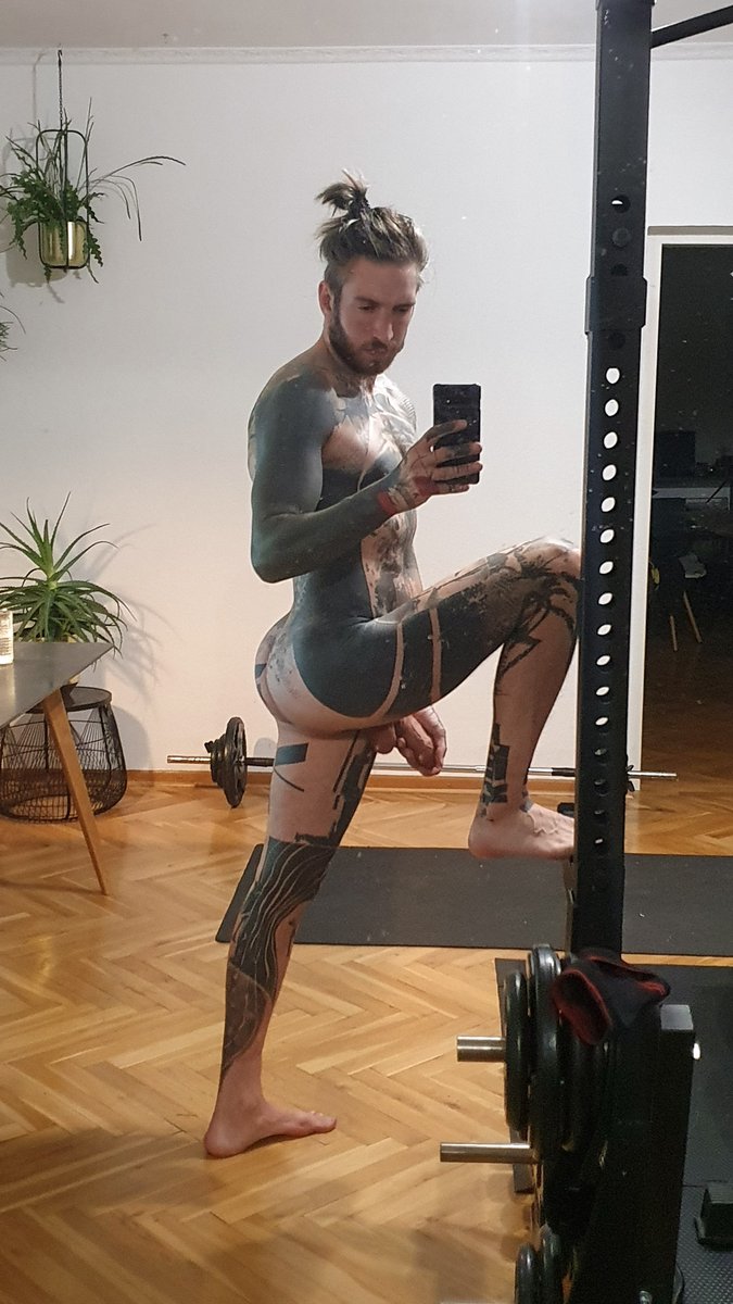 schnoezX's tweet photo. older workout selfie 😈 https://t.co/2QXVcOlIbX