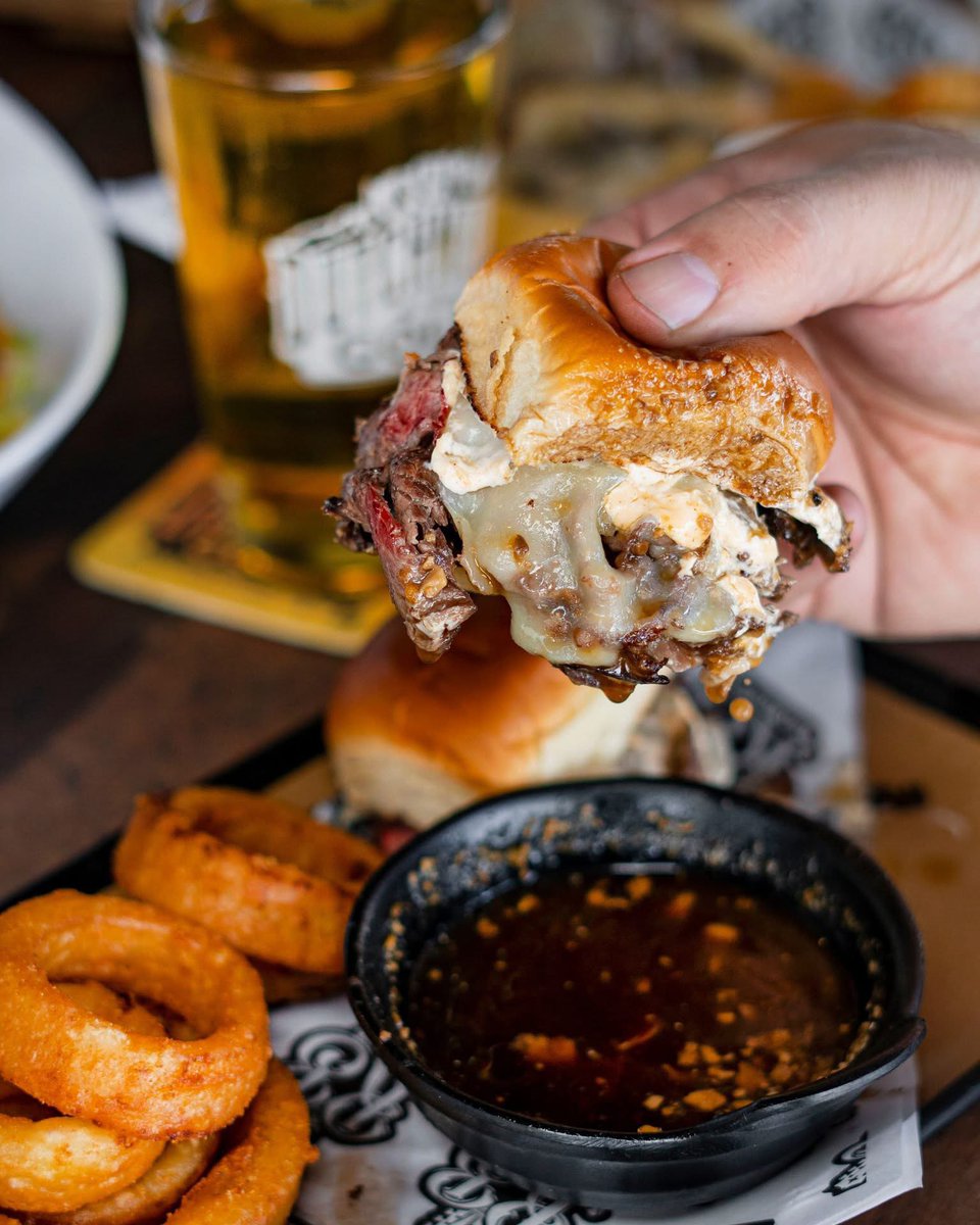 Chefmarkcoakley's tweet image. Roasted Garlic Prime Rib Sliders 🔪🔥
#slider #bbq