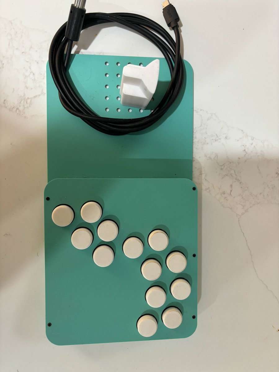 lumaSSBM's tweet photo. does anyone wanna buy this doohickey https://t.co/gDKdlJs3Gb
