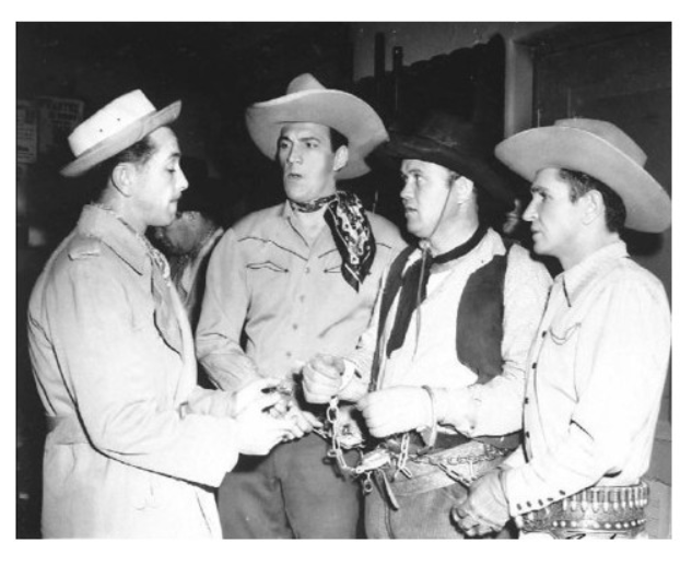 AventurasDeTom's tweet photo. A still from "Code of the Outlaw" (1942), a Three Mesquiteers western starring Tom Tyler, Rufe Davis and Bob Steele
#western #TomTyler #Bwestern #RufeDavis #BobSteele #RepublicPictures https://t.co/xsa5ISaRHC