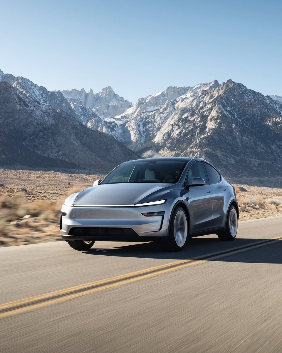 OfficialTeslaDM's tweet photo. Tesla Model Y is the Bestselling EV in the US market in Q4 2024, outselling the combined EV sales of Toyota, VW, Rivian, Porsche, Mercedes, Kia, Honda, Ford, Volvo, Fiat, and Lexus. https://t.co/QKw5U7Vw1U