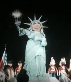 tinymallet's tweet photo. Close enough, welcome back miss piggy  in muppet vision 3D https://t.co/WcfrGhqZrM