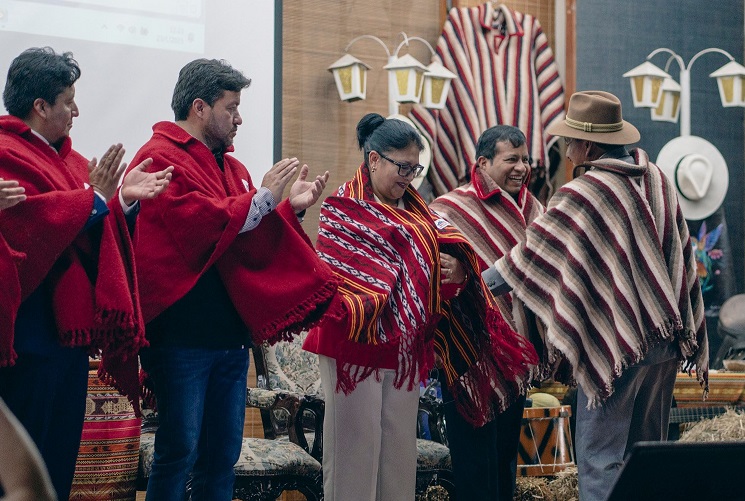 CorapeRadio's tweet photo. #RedKichwa | #Chimborazo markapi #Pawkar raymita kallarichishkakuna. @ErpeRadioTv willan ►https://t.co/0vRt8vyj7C https://t.co/UR0FdPmPY0