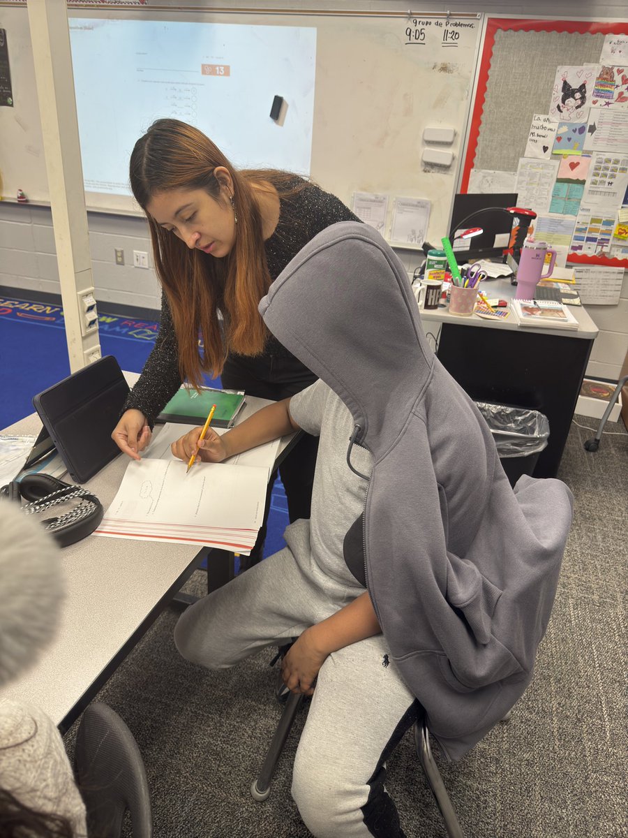 ellgcs's tweet photo. What a great morning visiting @GCSchoolsNC #DualLanguage classrooms at @ajejaybirds &amp; @HunterElemGSO . #BetterTogetherGCS https://t.co/URFSzILGB5