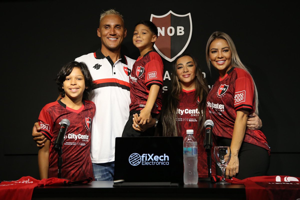 NavasKeylor's tweet photo. Día 1
Se vienen cosas grandes!
Feliz!
DIOS-FAMILIA-FÚTBOL
🔴⚫️ https://t.co/gvA9bRbcBJ