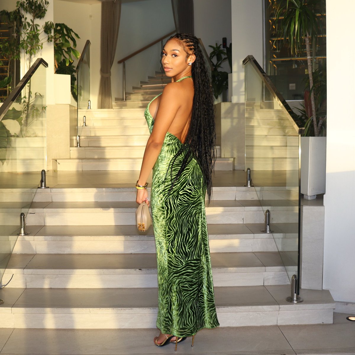 Flawless_nikii's tweet image. 26 🥂