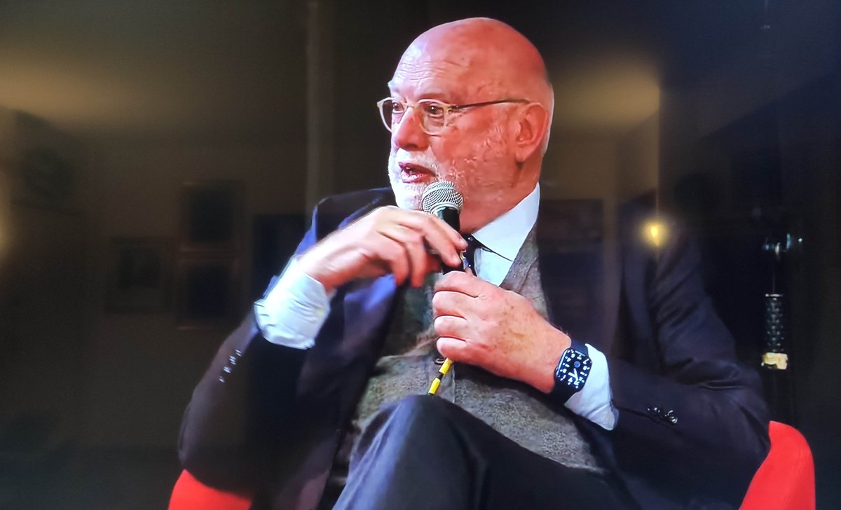 sherpa810's tweet image. "Se non ti interessi della situazione in Libia se ne interesseranno i turchi e i russi".
"Non è una vergogna curare l'interesse nazionale".
Standing ovation.
youtube.com/live/N5Vl54jg4…