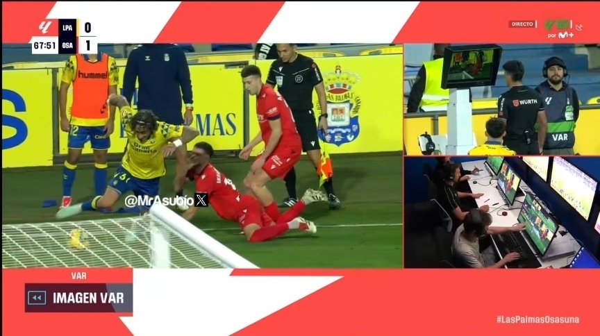 #LasPalmas #Osasuna

👐🏻 Areso dentro de su área sujeta persistentemente a Moleiro. Antes de ello, en una disputa, el brazo de Fabio golpea la cara de Muñoz.

📌 ES PENAL Y LA DEJARÍA EN 🟨

👮🏻‍♂️:❌️
📺:✅️

▪️Yo pienso que Areso con su sujeción evita que Moleiro pueda llegar...