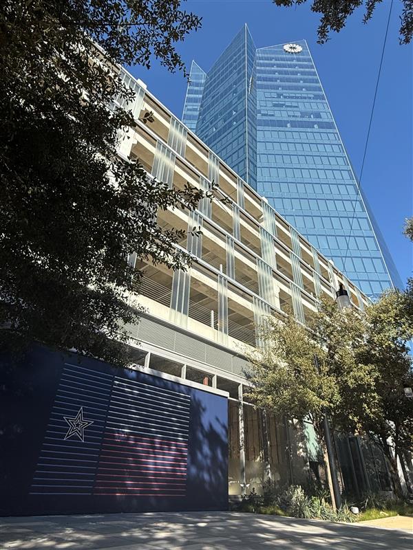 TexanCultures's tweet photo. 🚨 Exciting times for the ITC! The signage is going up on Frost Tower, marking our new chapter ahead—stay tuned for what’s next! 🌟 #ITC #FrostTower https://t.co/Nm0r1QW8I3