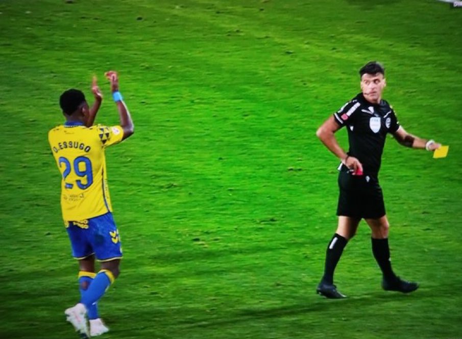 No sabemos cuánto te va a caer, Essugo, pero tuviste los 🥚🥚que había que tener, para demostrarle a este ser que es una auténtica basura corrupta.

#LasPalmasOsasuna