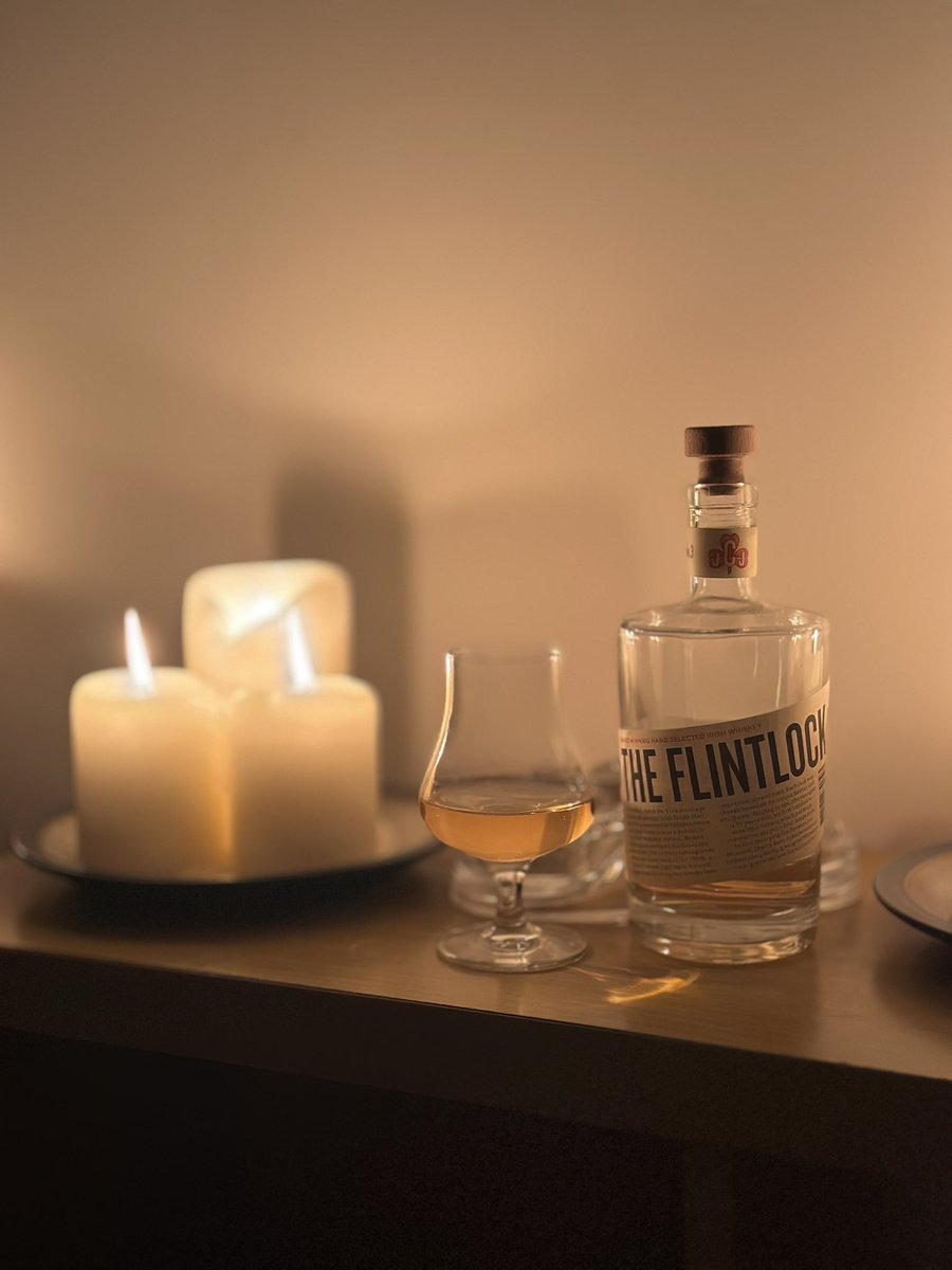 No power. Candles lit. Intermittent data on the phone……..time to relax with a JJ Corry #Flintlock ! 

#FridayNightDram