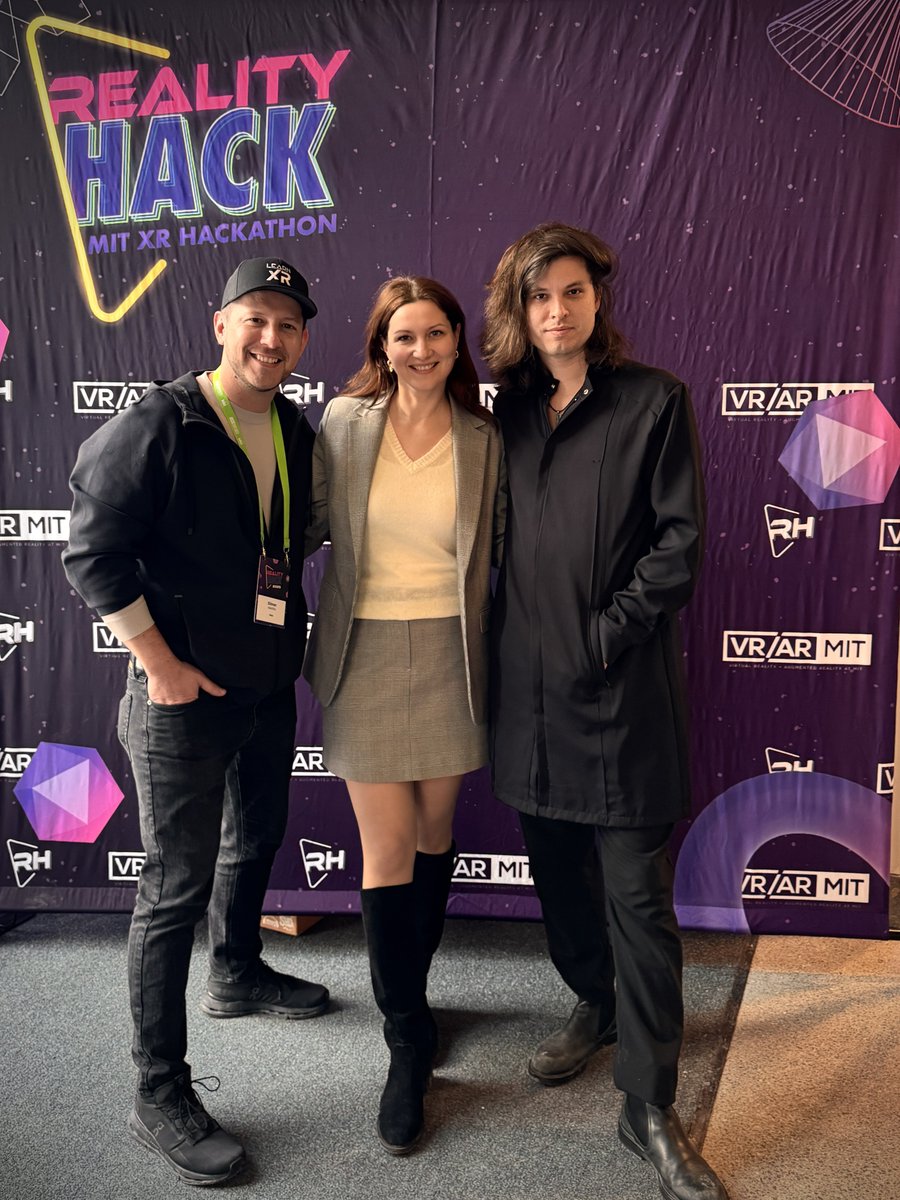 Dilmerv's tweet photo. I just found some great longtime XR friends at #MITRealityHack
@ingashapes @_LucasRizzotto https://t.co/fAUyf4Lpz0