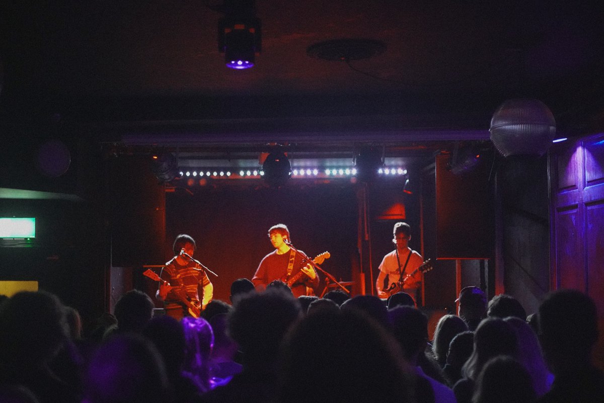 Old Blue Last headline sold out show Shoreditch, London 11/01/2025 📸 Henry Ager