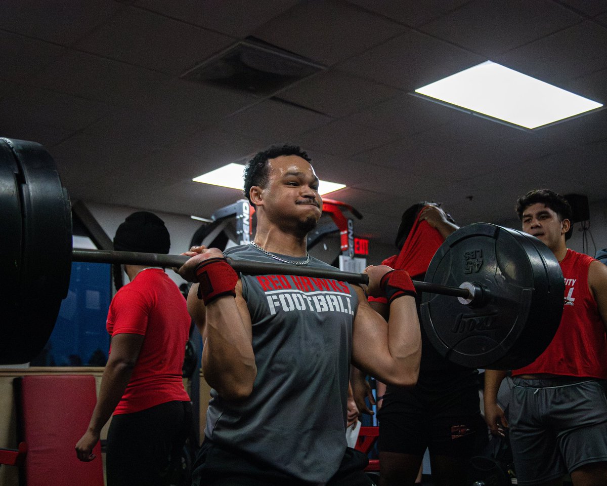 SimpsonU_FB's tweet photo. GREAT WEEK OF WORK IN THE WEIGHT ROOM ‼️ 1% BETTER EVERYDAY
#ComeFlyWithUs 🦅 https://t.co/9cmBbvRdex