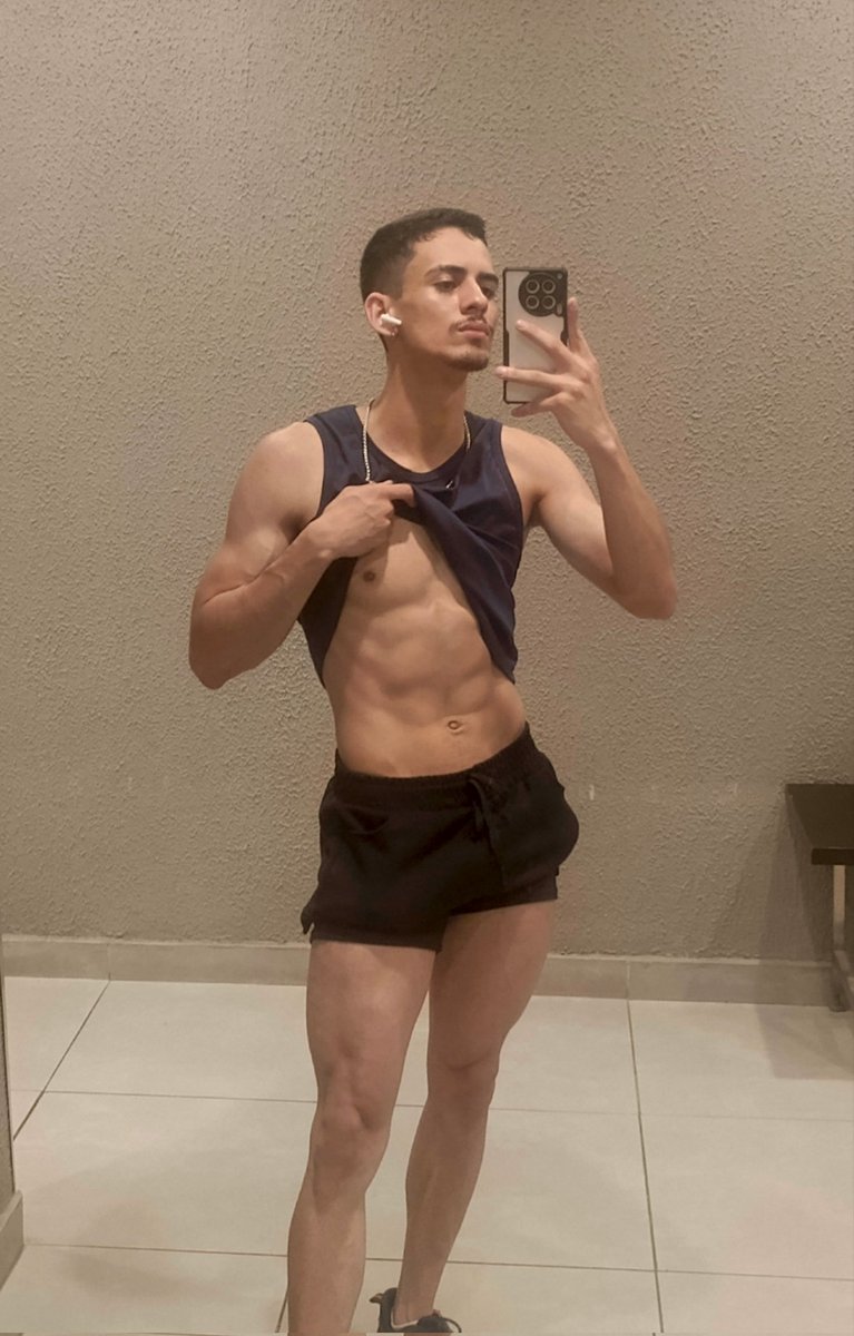 abelzenith's tweet photo. último pump da semana 🥵 https://t.co/U0iZAYOjOm