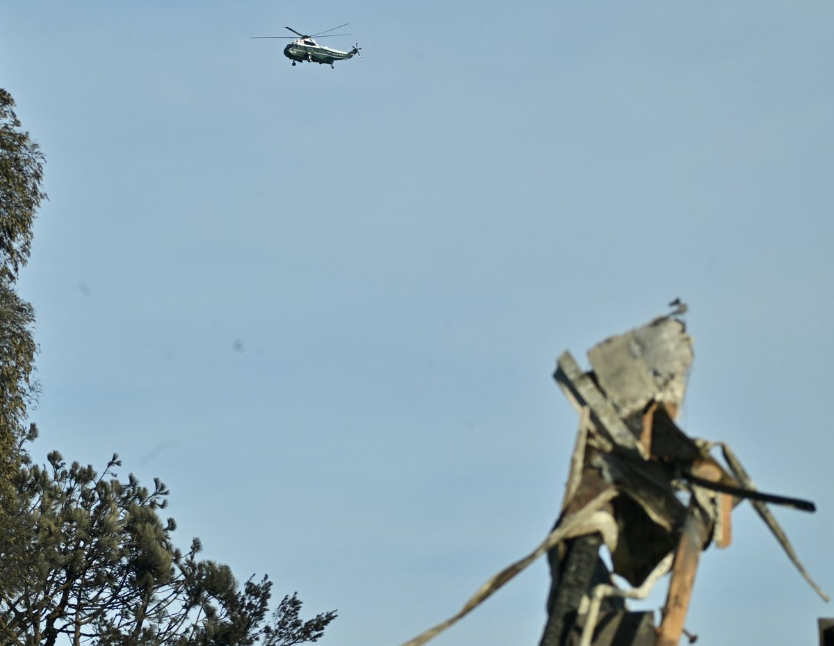 .#MarineOne One and President #DonaldTrump fly over the area damaged by the #Palisades 
Fire on Friday.  #PacificPalisades <a href="/realDonaldTrump/">Donald J. Trump</a> #47 #PresidentTrump <a href="/ocregister/">O.C. Register</a> <a href="/ladailynews/">L.A. Daily News</a>