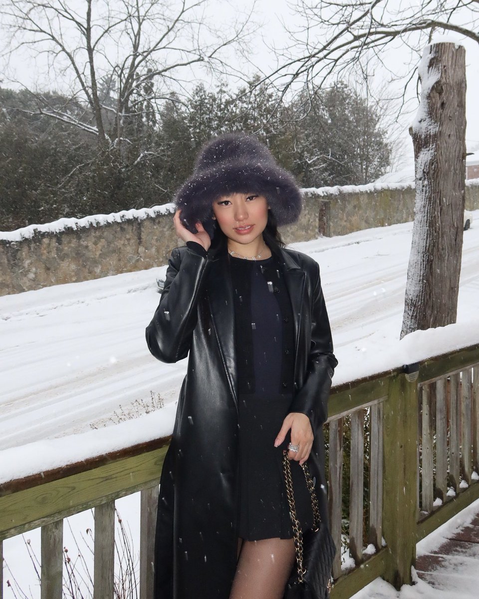 eloradx's tweet photo. cool girl winter https://t.co/ygXIwS7QUU