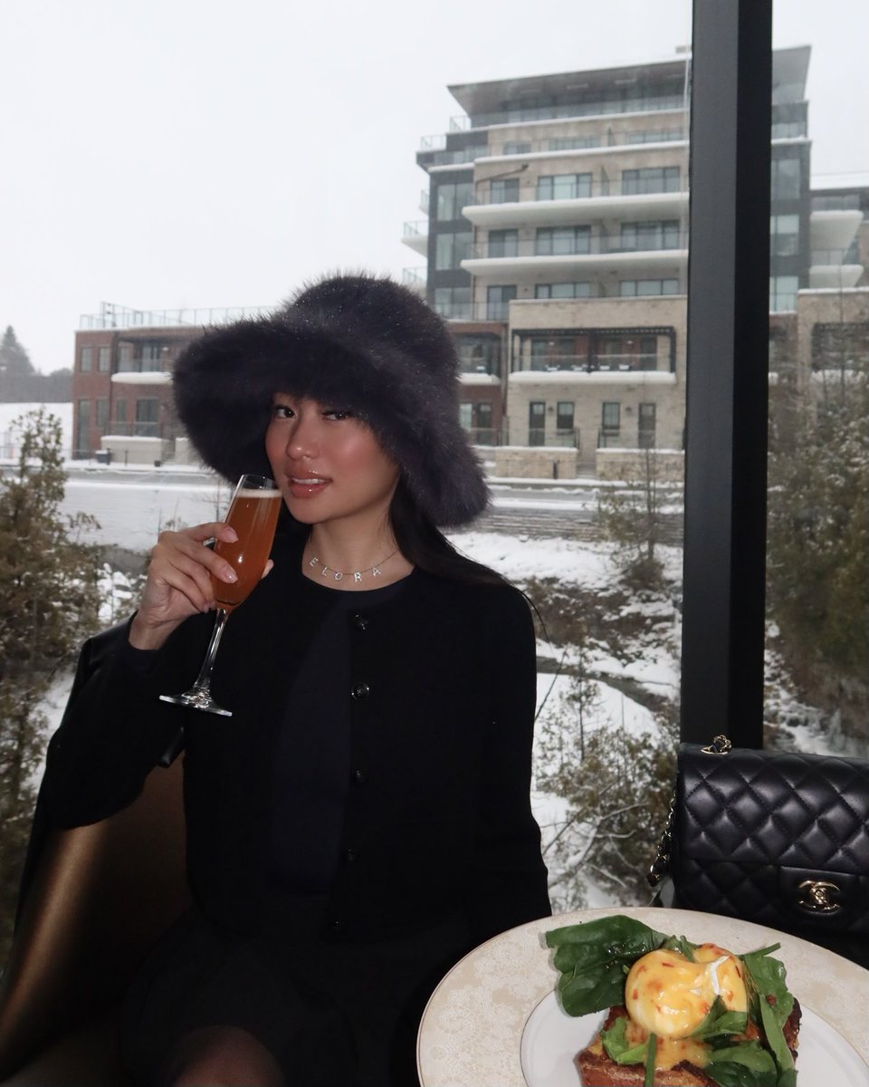 eloradx's tweet photo. cool girl winter https://t.co/ygXIwS7QUU