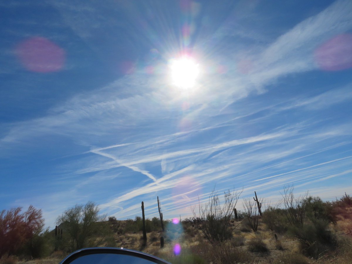 amandapanda_08's tweet photo. #chemtrails awful today in AZ. Hopefully #RobertKennedyJr can do something about putting an end to this soon. Surely it’s a health hazard https://t.co/pCAxY0Pp1j