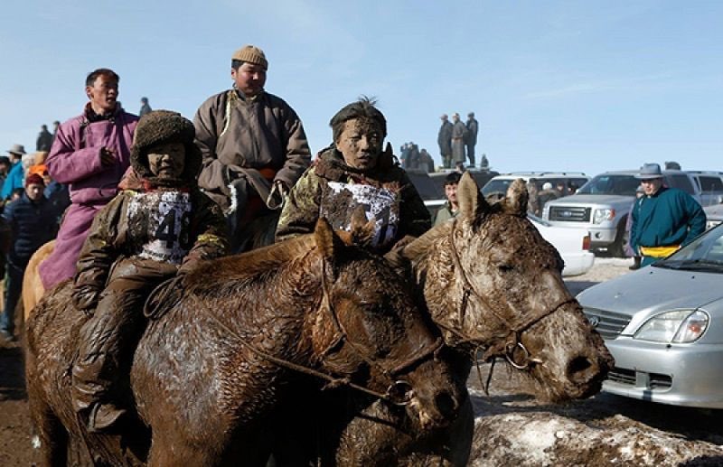 Oscaruniform01's tweet image. Ядуу айлын хүүхдүүдийг 4 улирлын турш допингтой адсагууд дээр зарцалж таашаал авдаг соёл ч гэж юу байх вэ. Ядахнаа л унаач хүүхдүүдийн амь нас үрэгдэх, тахир дутуу болох, боловсролдоо зарцуулах цаг багасах гэх мэт өчнөөн сөрөг талууд байна!